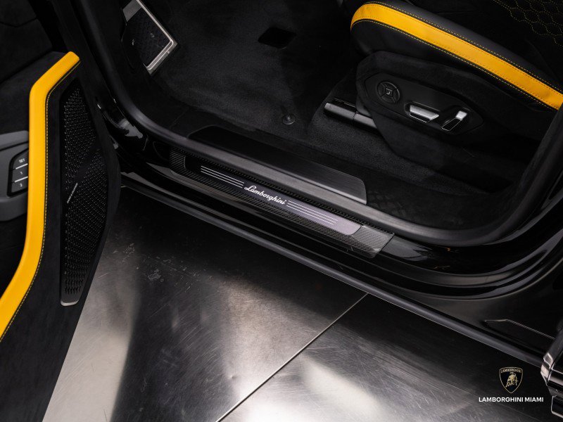 Used 2024 Lamborghini Urus Performante image 23