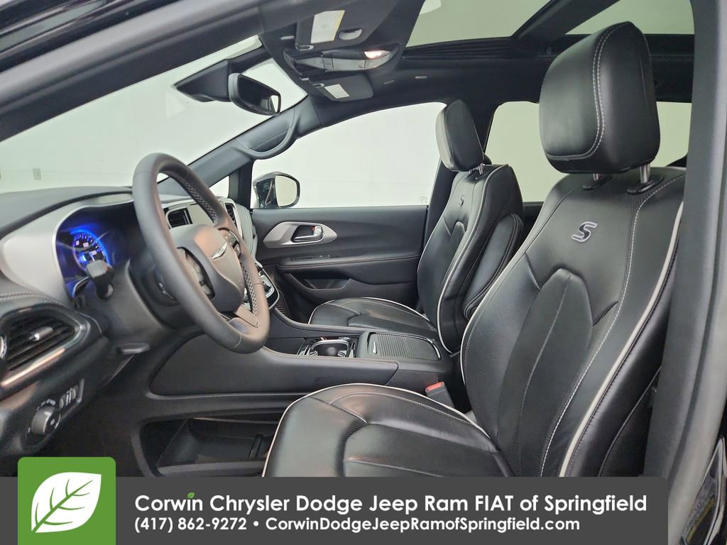 Certified 2025 Chrysler Pacifica Limited image 19