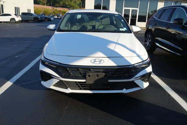 Used 2025 Hyundai Elantra SEL FWD image 5