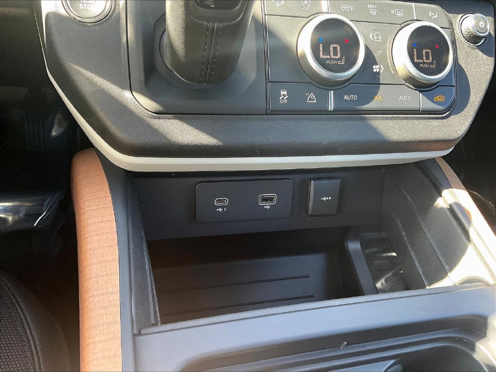 Used 2023 Land Rover Defender 110 X-Dynamic SE AWD/4WD image 16