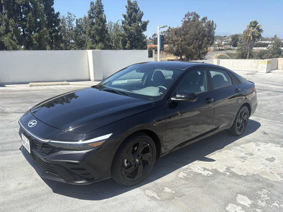 Used 2026 Hyundai Elantra Sport FWD image 2