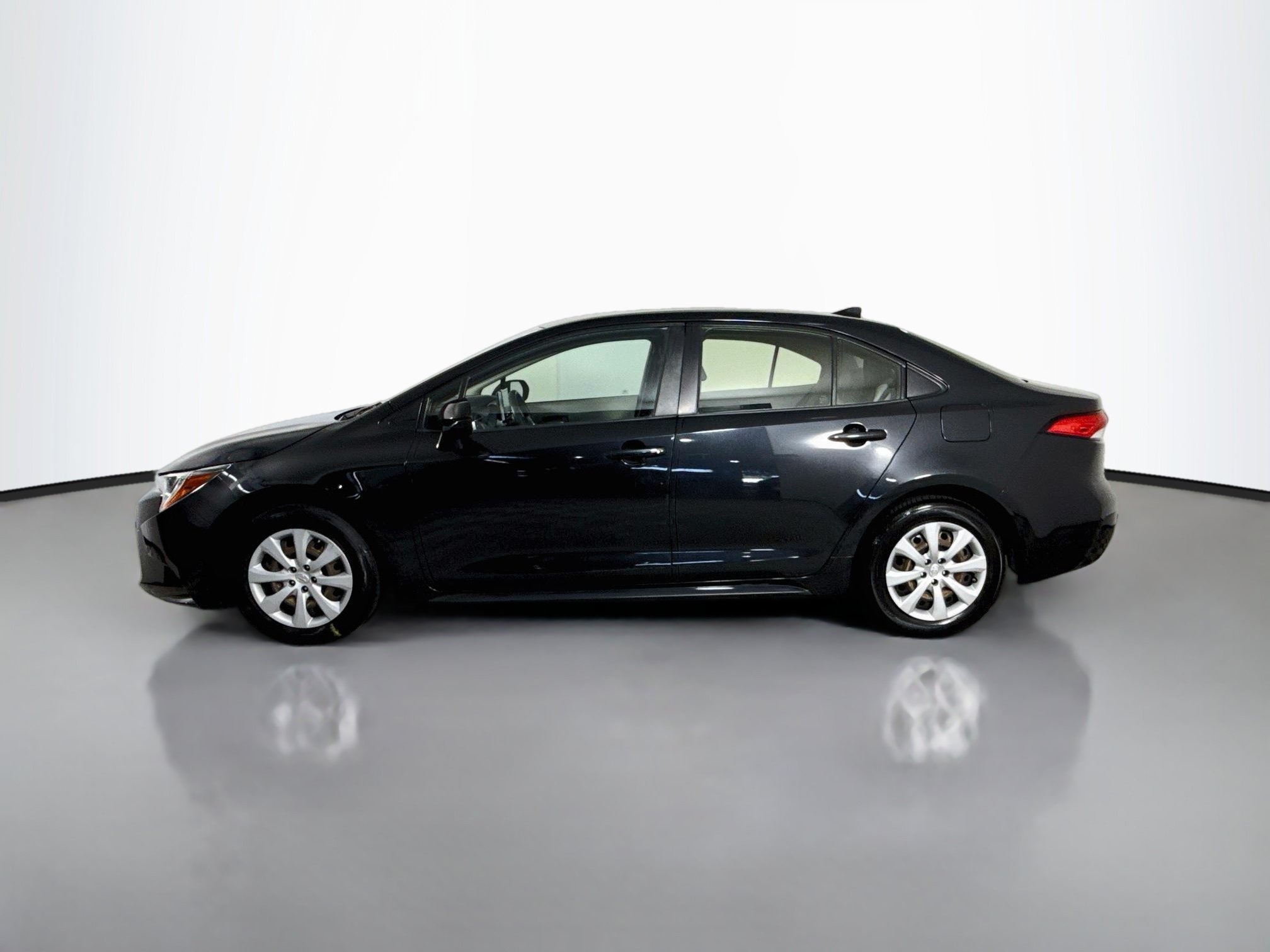 Used 2020 Toyota Corolla LE FWD image 6