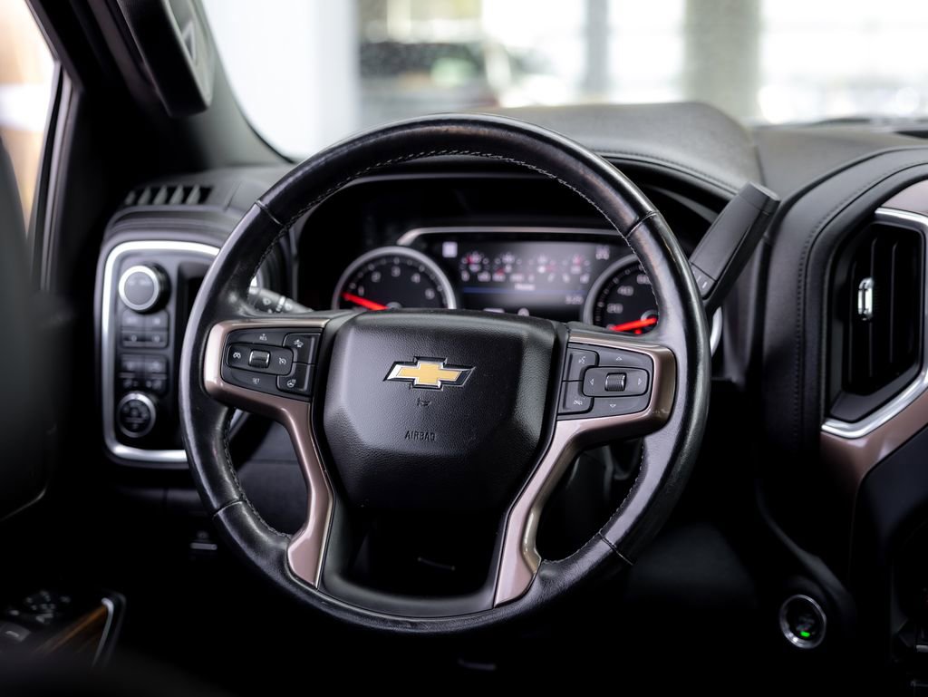 Used 2020 Chevrolet Silverado 1500 High Country w/ Technology Package AWD/4WD image 13