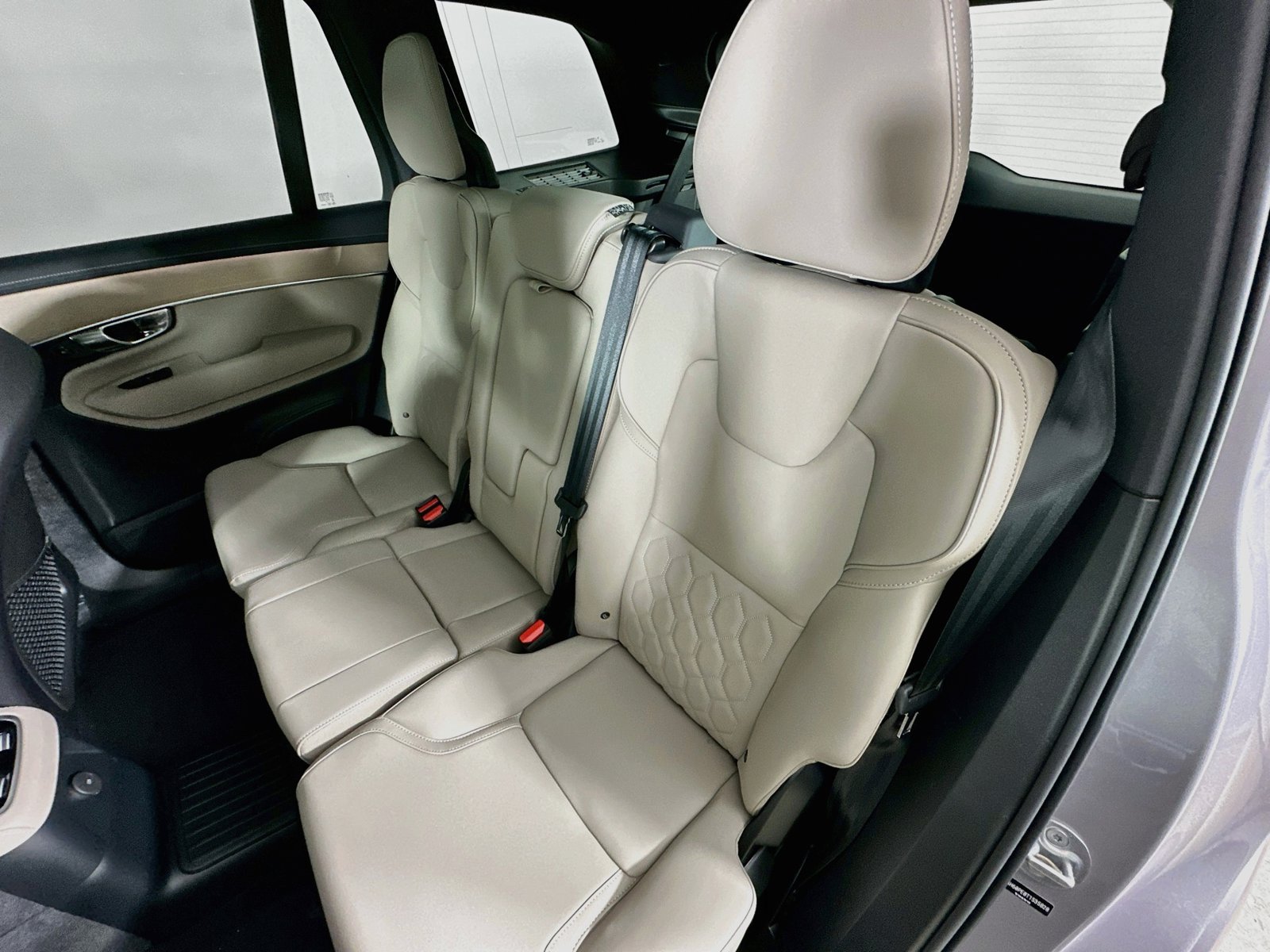 New 2026 Volvo XC90 T8 Plus w/ Protection Package Premier AWD/4WD image 35