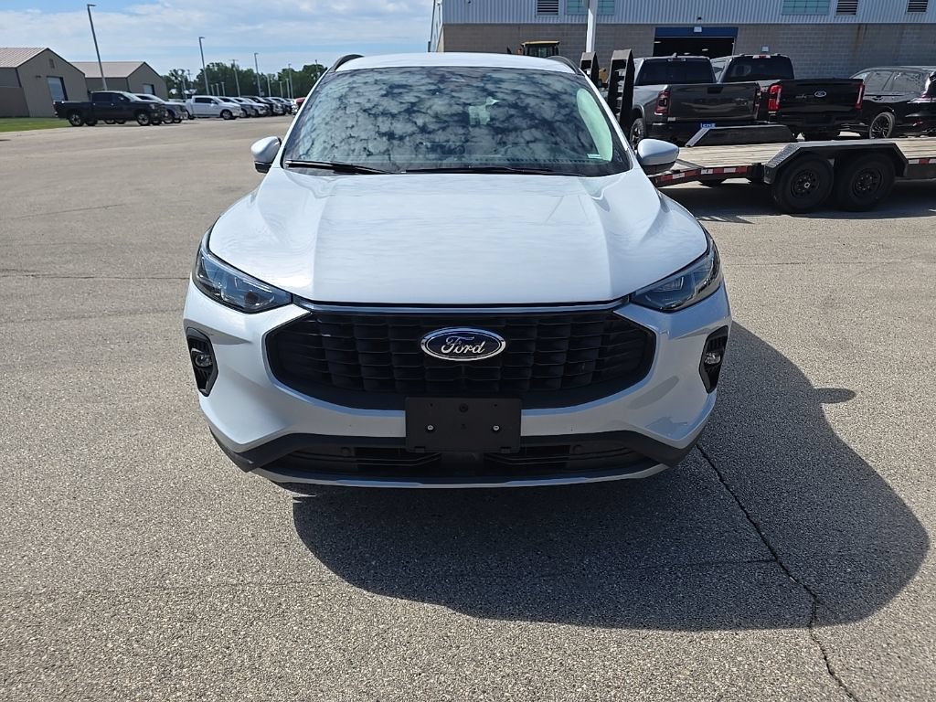 Used 2025 Ford Escape Platinum AWD/4WD image 2