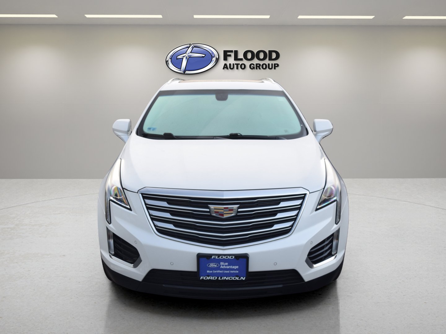Used 2017 Cadillac XT5 Luxury AWD/4WD image 2