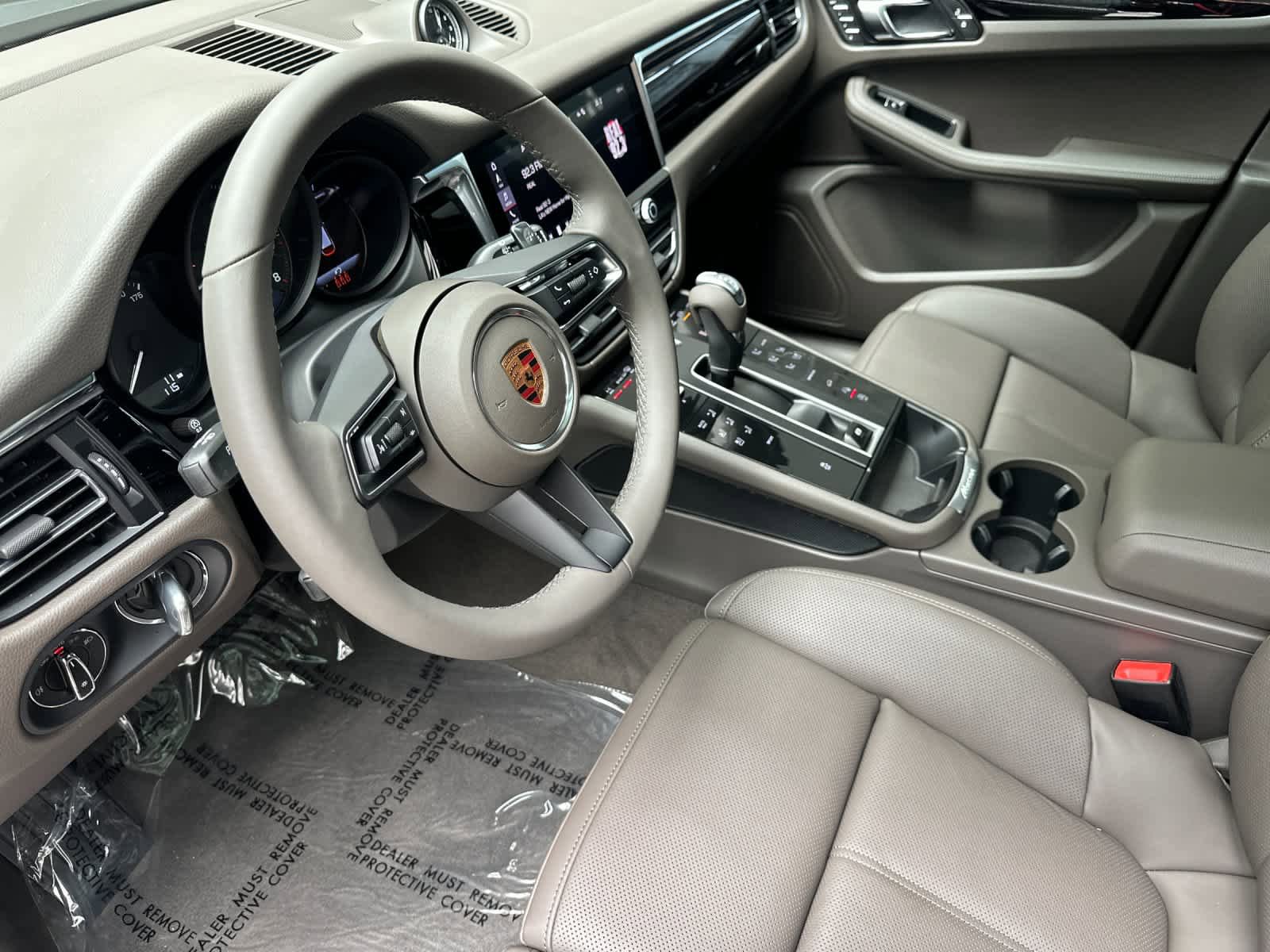 New 2026 Porsche Macan AWD/4WD image 4