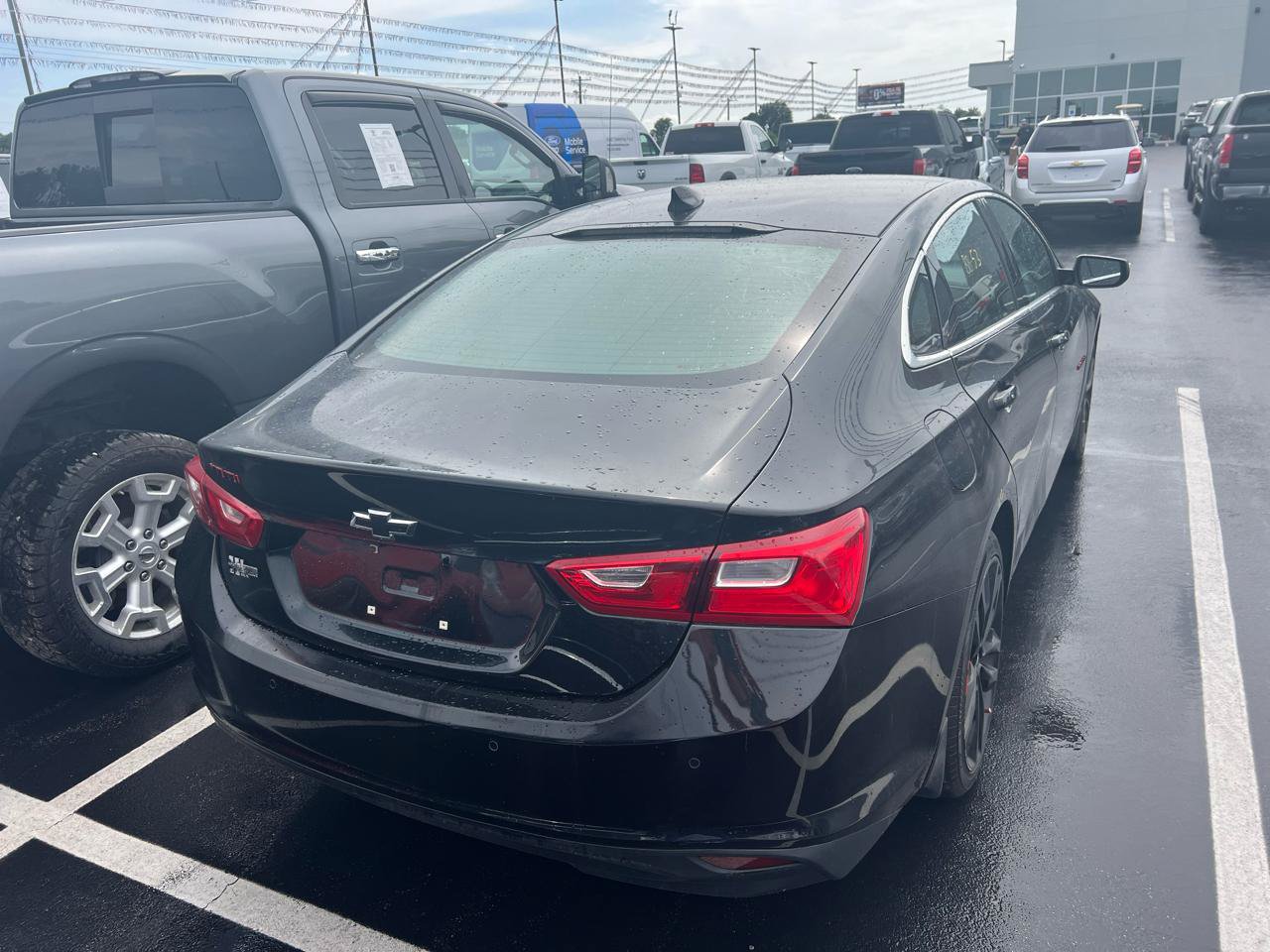 Used 2018 Chevrolet Malibu LT w/ Driver Confidence Package FWD image 3