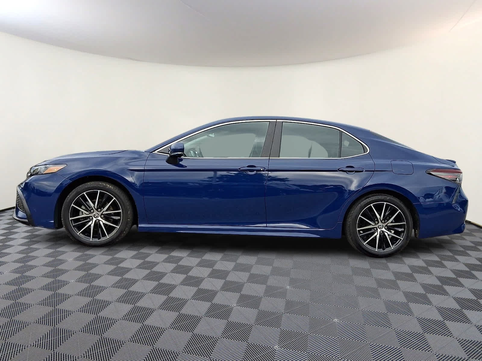 Certified 2024 Toyota Camry SE w/ Cold Weather Package AWD/4WD image 9