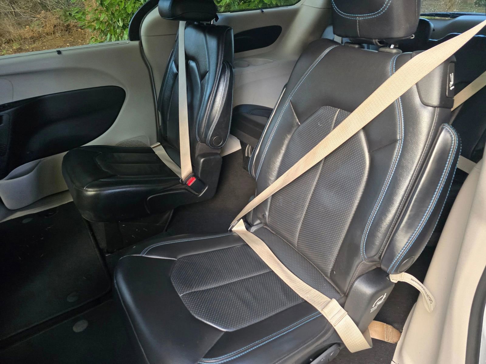 Used 2021 Chrysler Pacifica Touring-L image 16