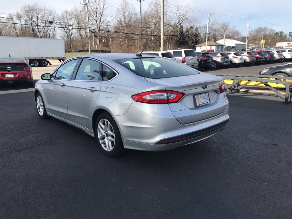 Used 2016 Ford Fusion SE w/ Equipment Group 202A FWD image 7