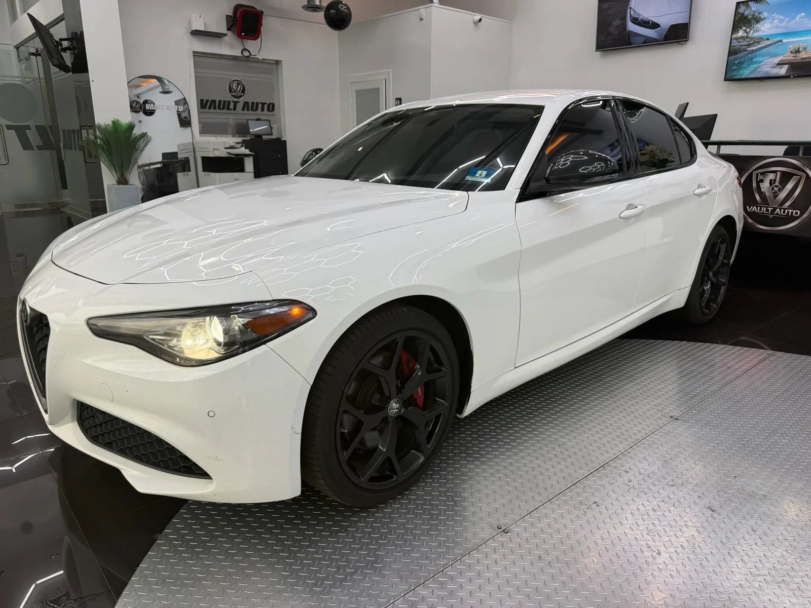 Used 2020 Alfa Romeo Giulia AWD w/ Nero Edizione image 2