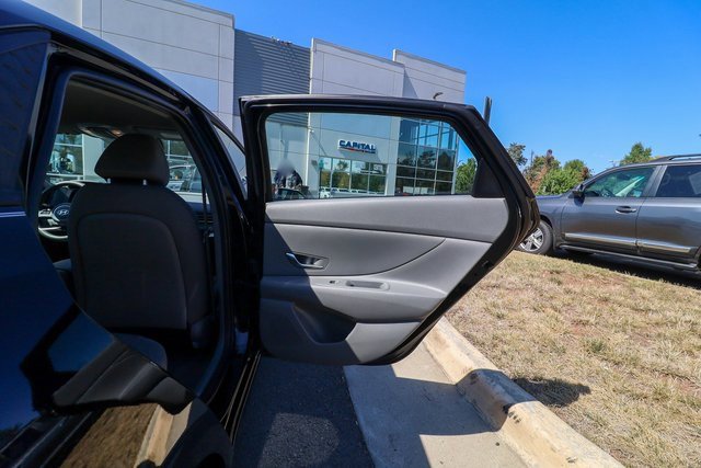 Used 2024 Hyundai Elantra SE image 50