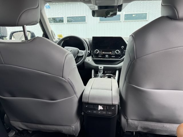 Used 2025 Toyota Highlander Platinum AWD/4WD image 46