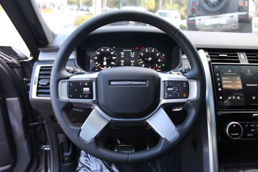 Certified 2025 Land Rover Discovery Dynamic SE AWD/4WD image 16