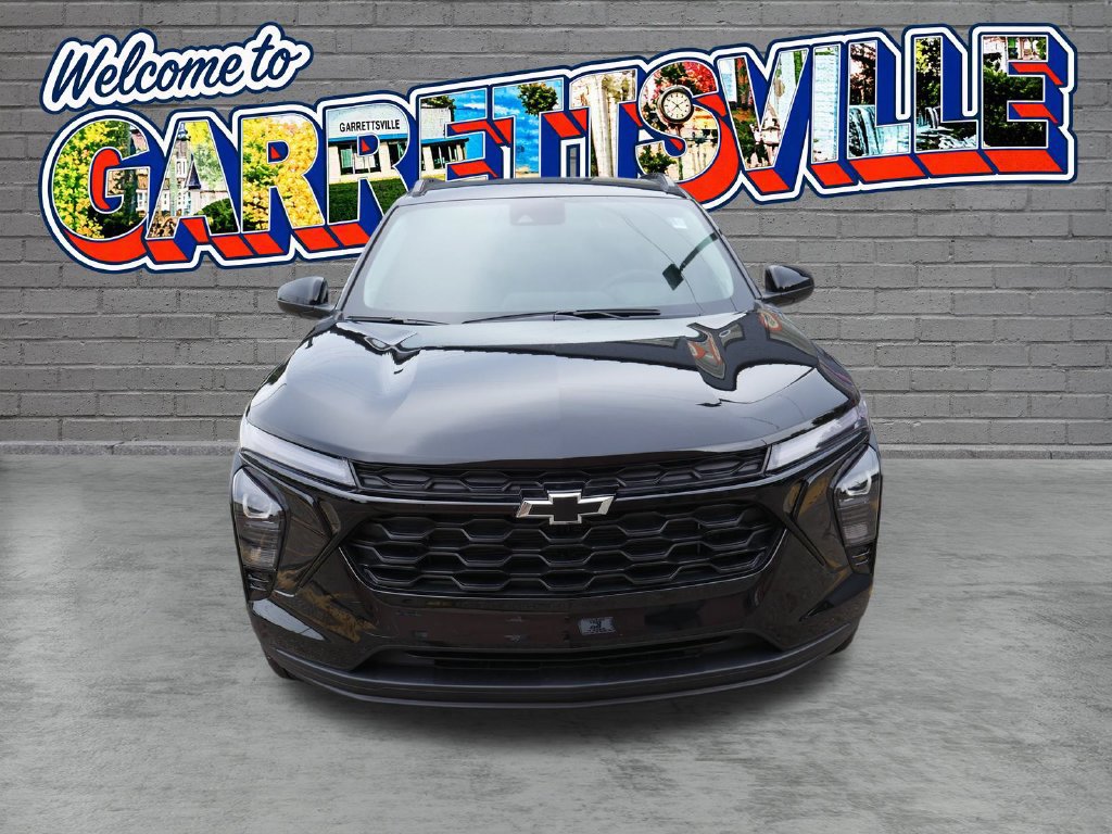 New 2026 Chevrolet Trax LT w/ Midnight Edition FWD image 3