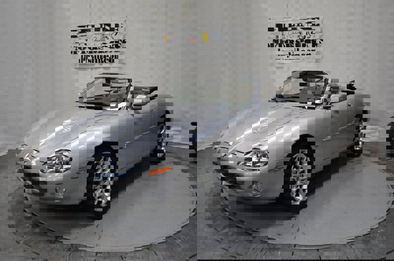 Used 2001 Jaguar XKR Convertible image 2