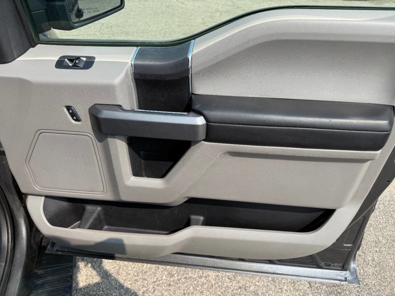 Used 2018 Ford F150 XLT w/ Trailer Tow Package image 32