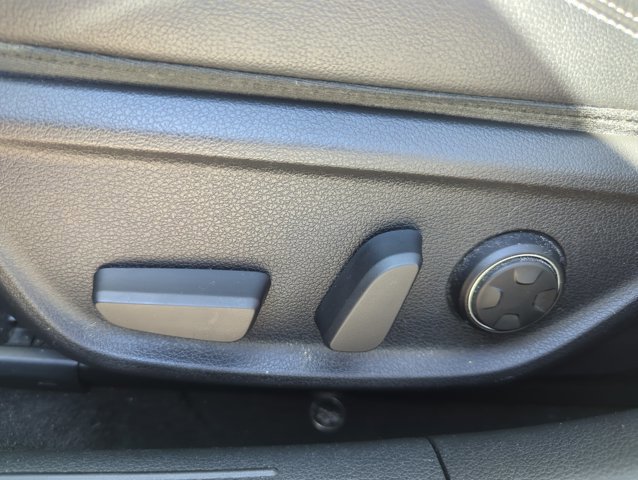 Used 2022 Genesis G70 2.0T image 28