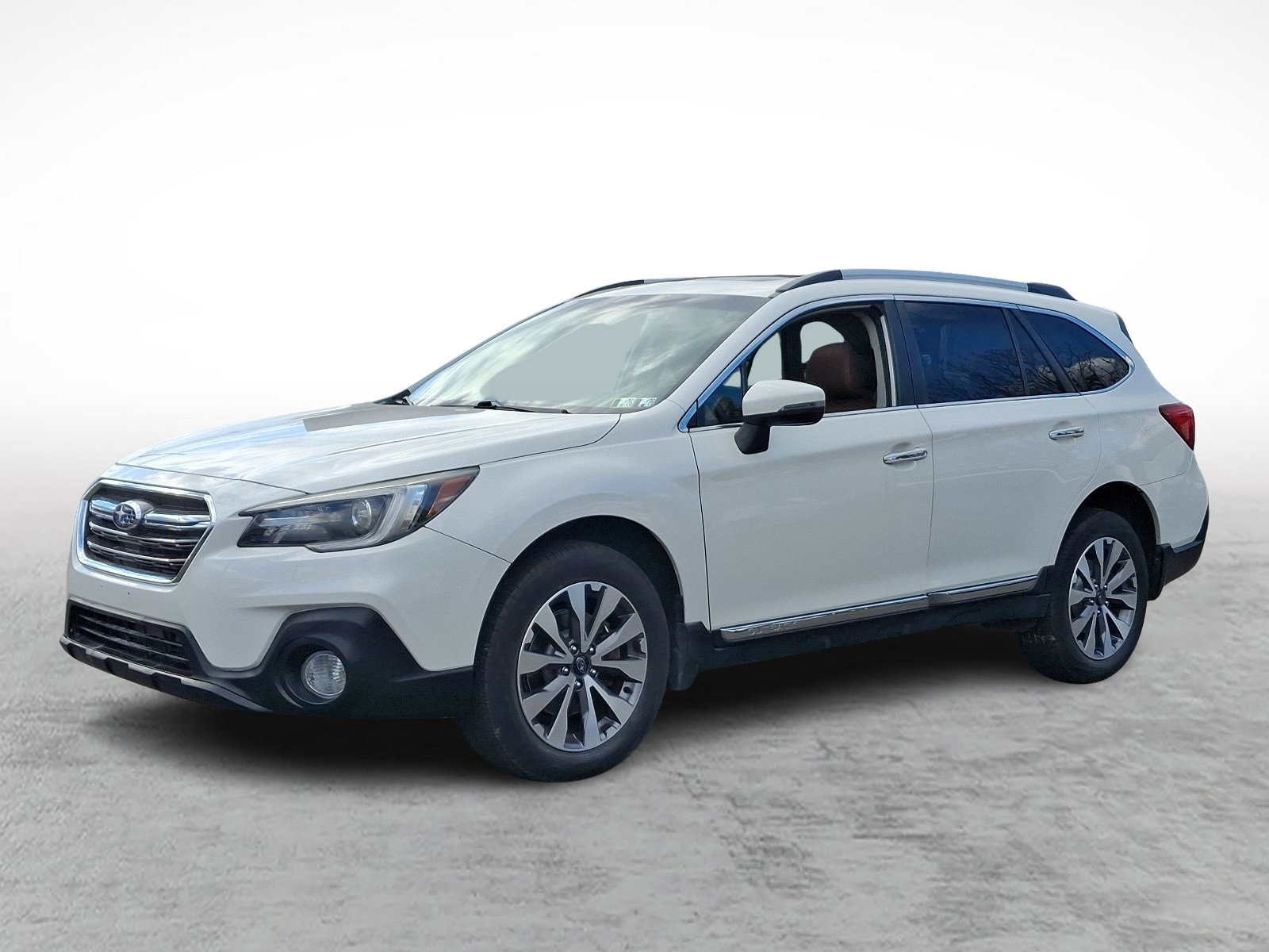 Used 2018 Subaru Outback 3.6R Touring image 3