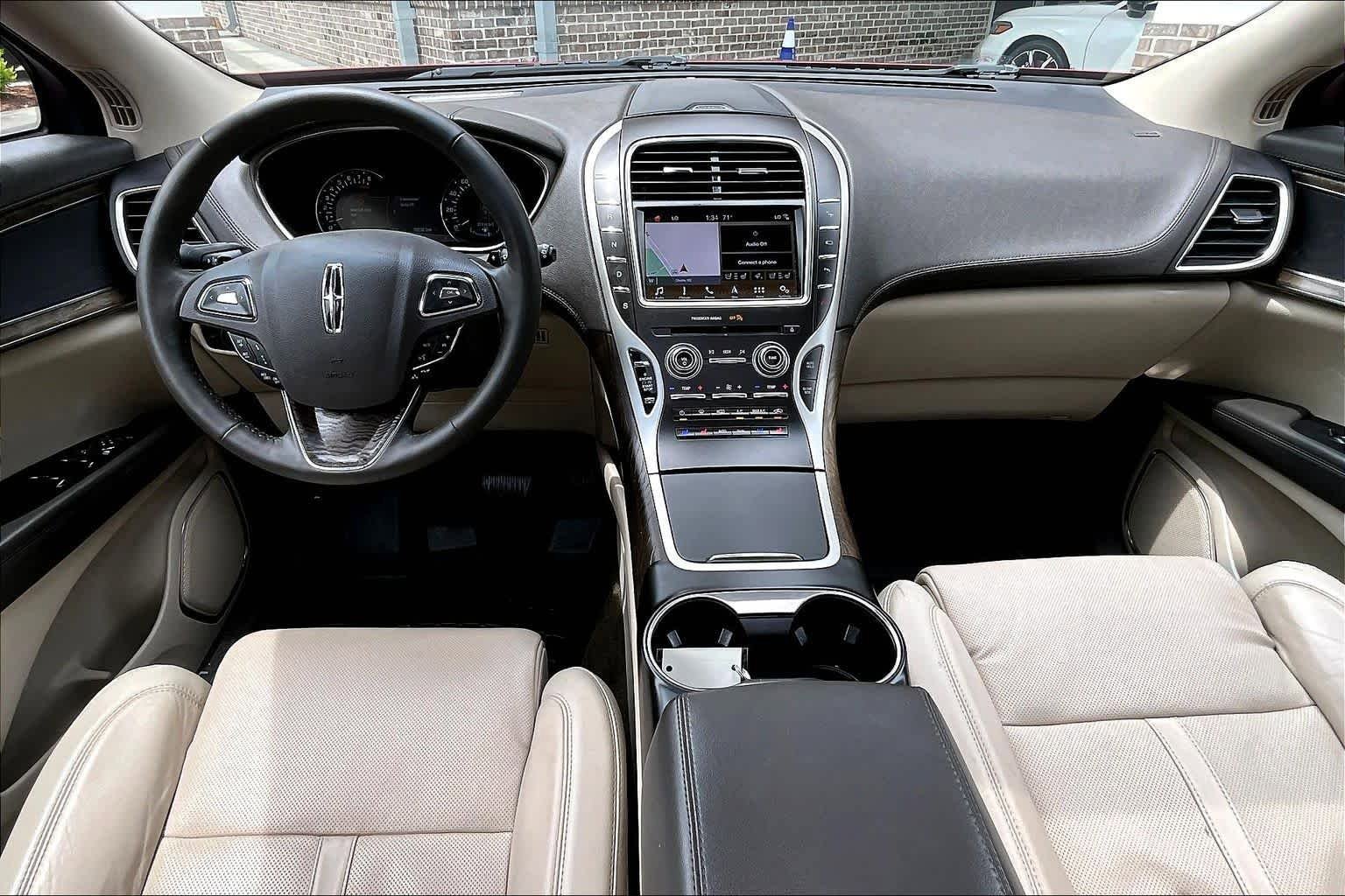 Used 2018 Lincoln MKX Reserve w/ Driver Assistance Package FWD image 16