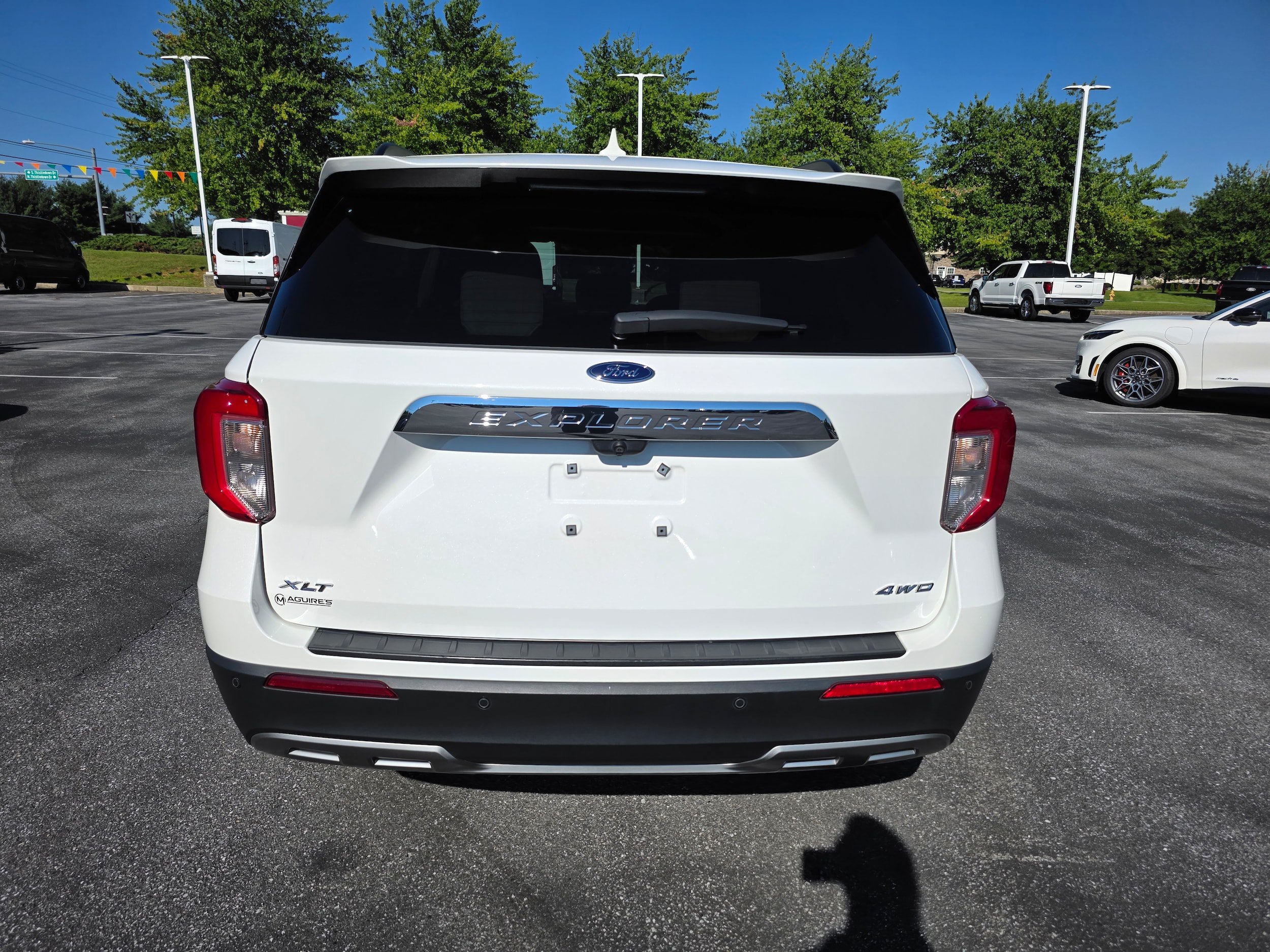 Certified 2022 Ford Explorer XLT w/ Equipment Group 202A AWD/4WD image 4