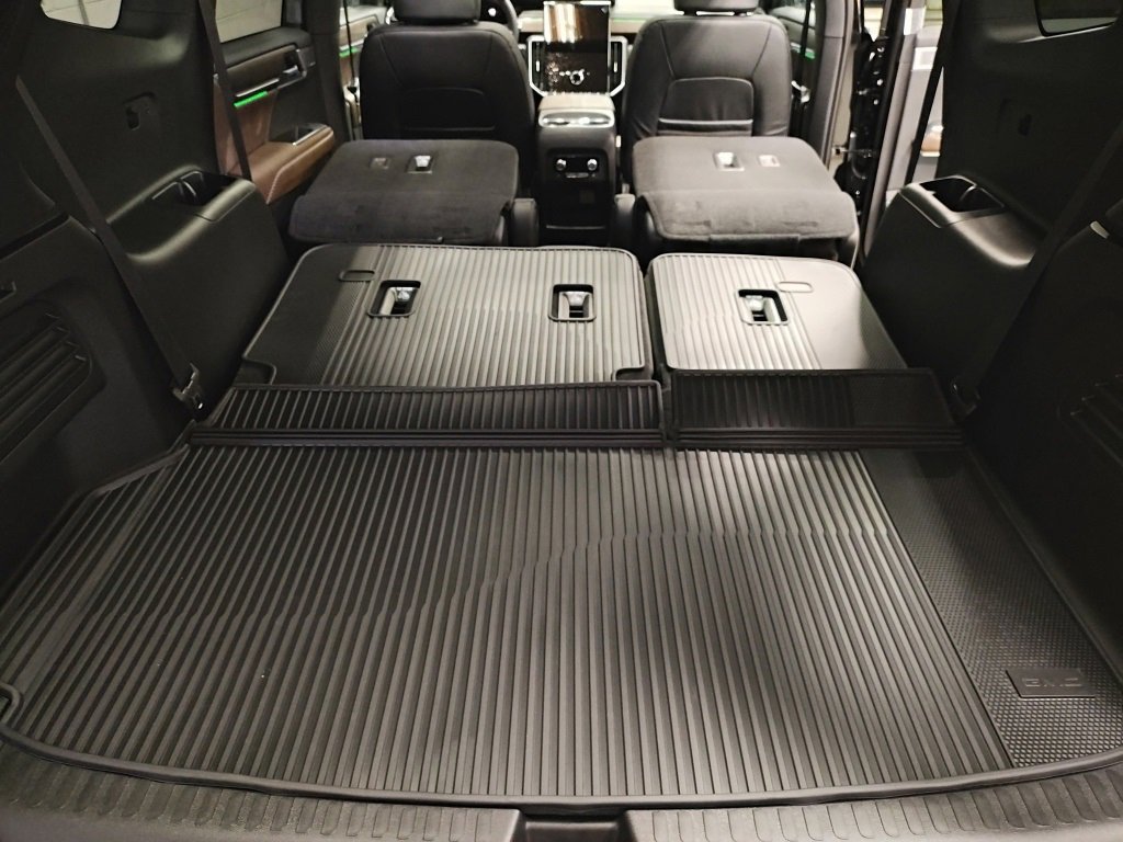 New 2026 GMC Acadia Denali Ultimate w/ LPO, Floor Liner Package image 17