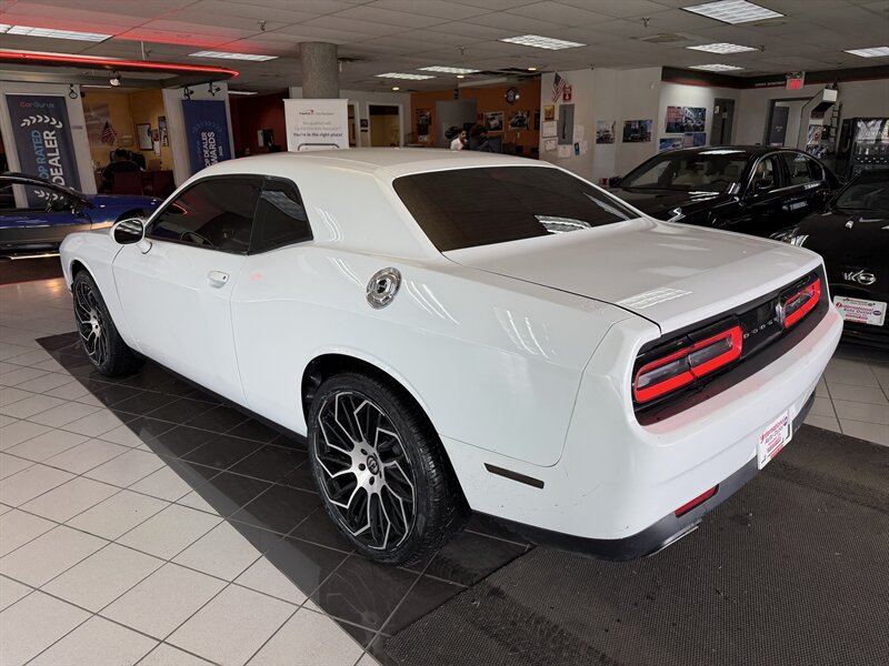 Used 2016 Dodge Challenger SXT RWD image 8