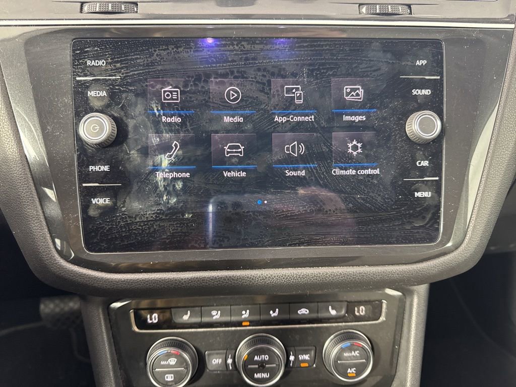 Used 2019 Volkswagen Tiguan SE w/ Panoramic Sunroof Package image 19