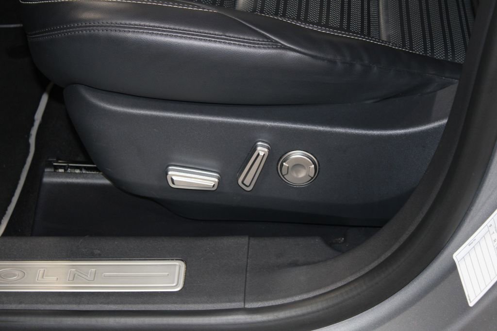 Used 2024 Lincoln Nautilus Reserve image 21