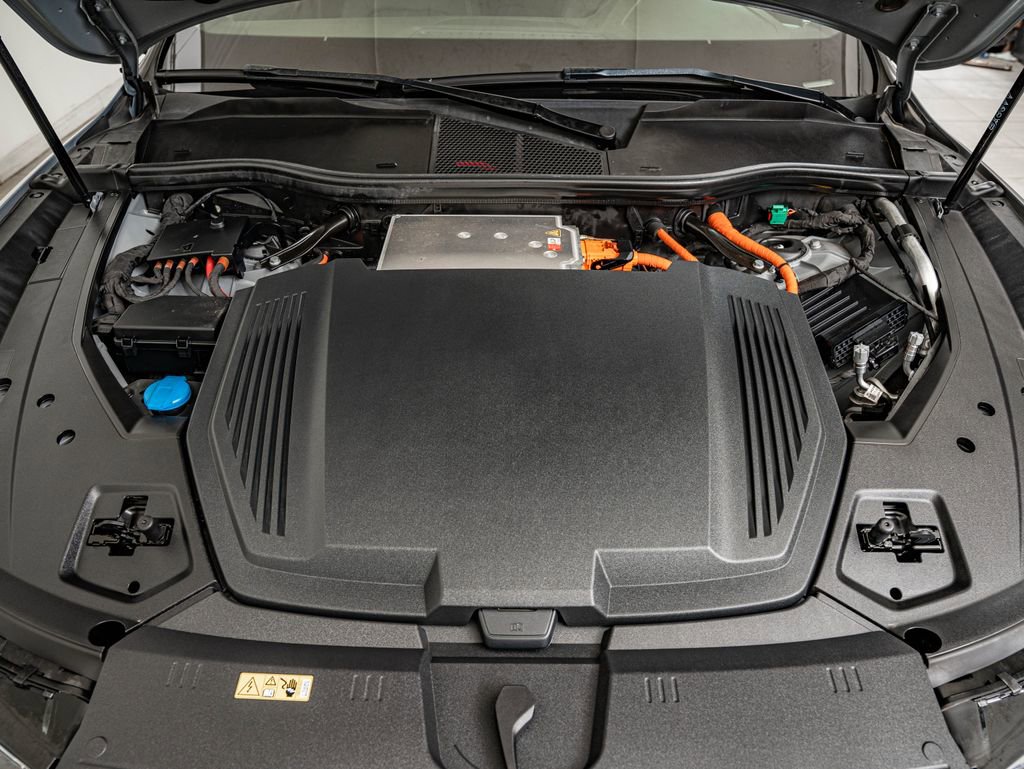 Used 2022 Audi e-tron Premium Plus w/ Premium Plus Package image 40