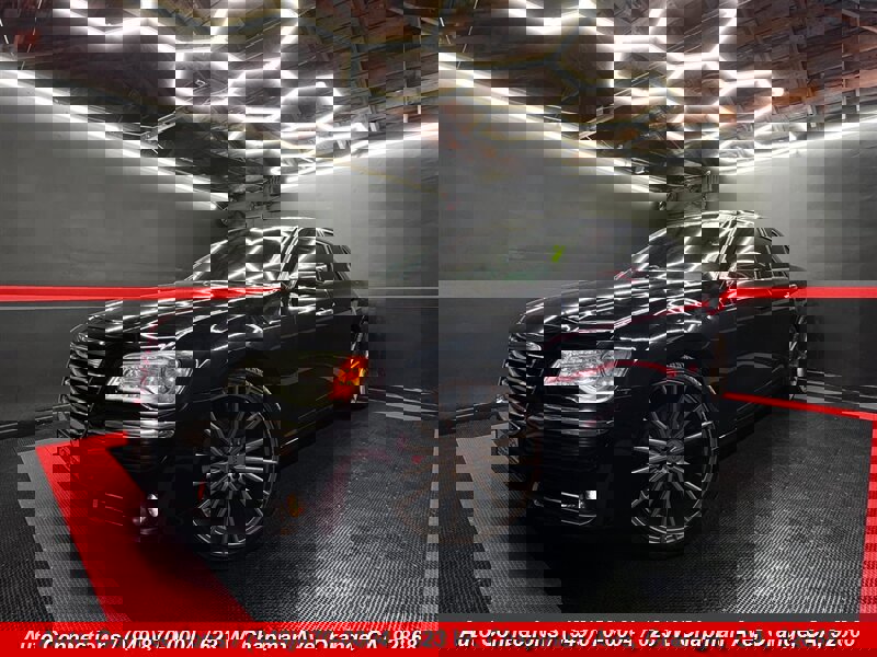 Used 2014 Chrysler 300 C image 2