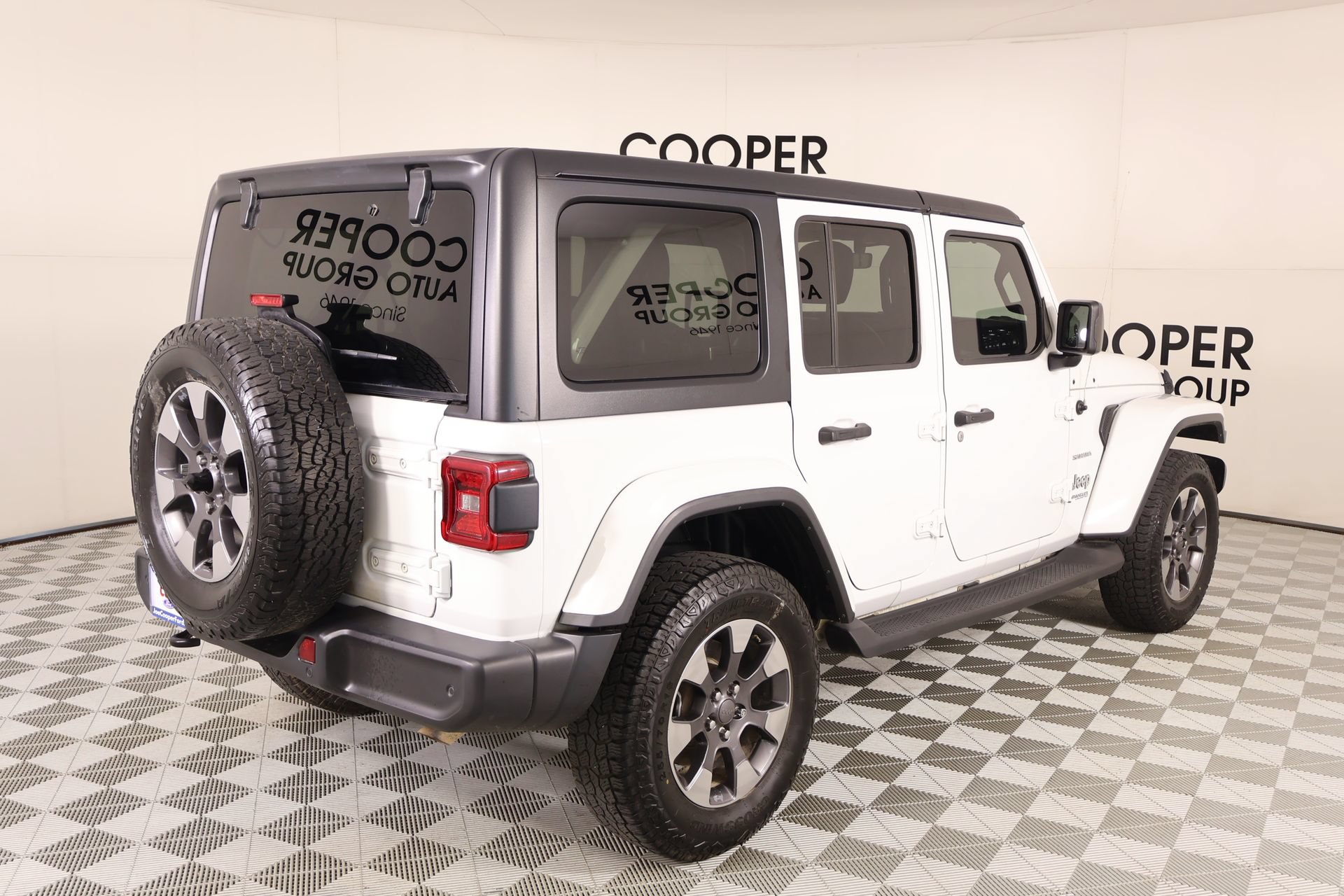 Used 2018 Jeep Wrangler Unlimited Sahara AWD/4WD image 21