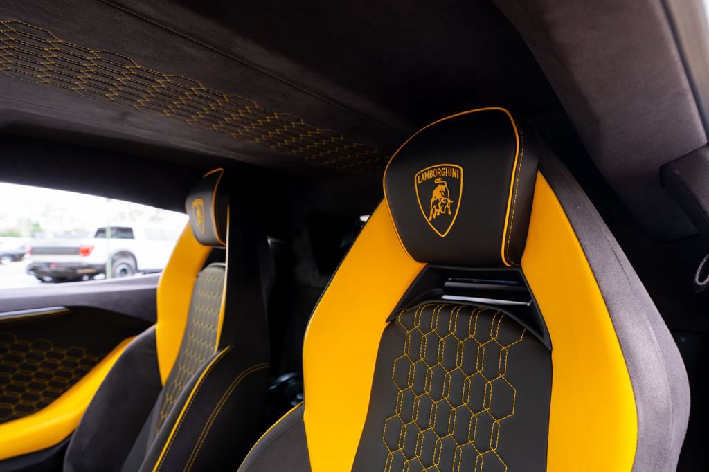 Used 2024 Lamborghini Revuelto AWD/4WD image 40