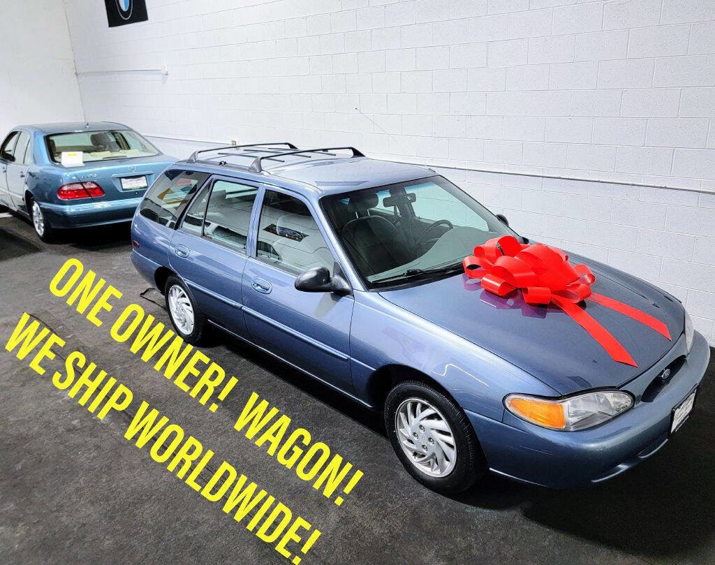 Used 1999 Ford Escort SE image 1
