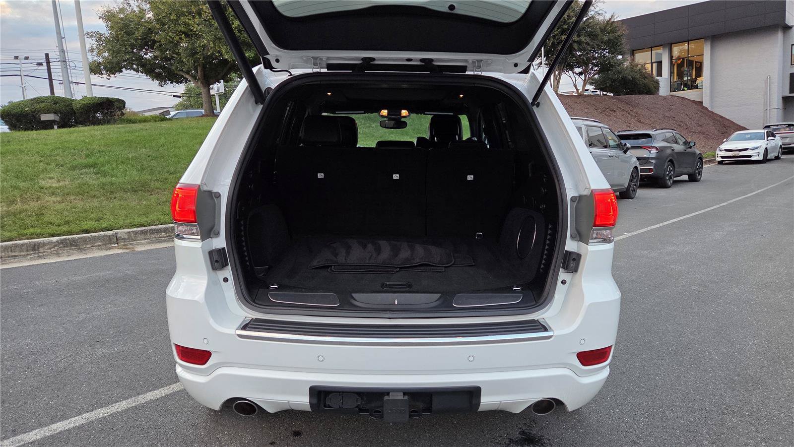 Used 2018 Jeep Grand Cherokee Overland AWD/4WD image 5