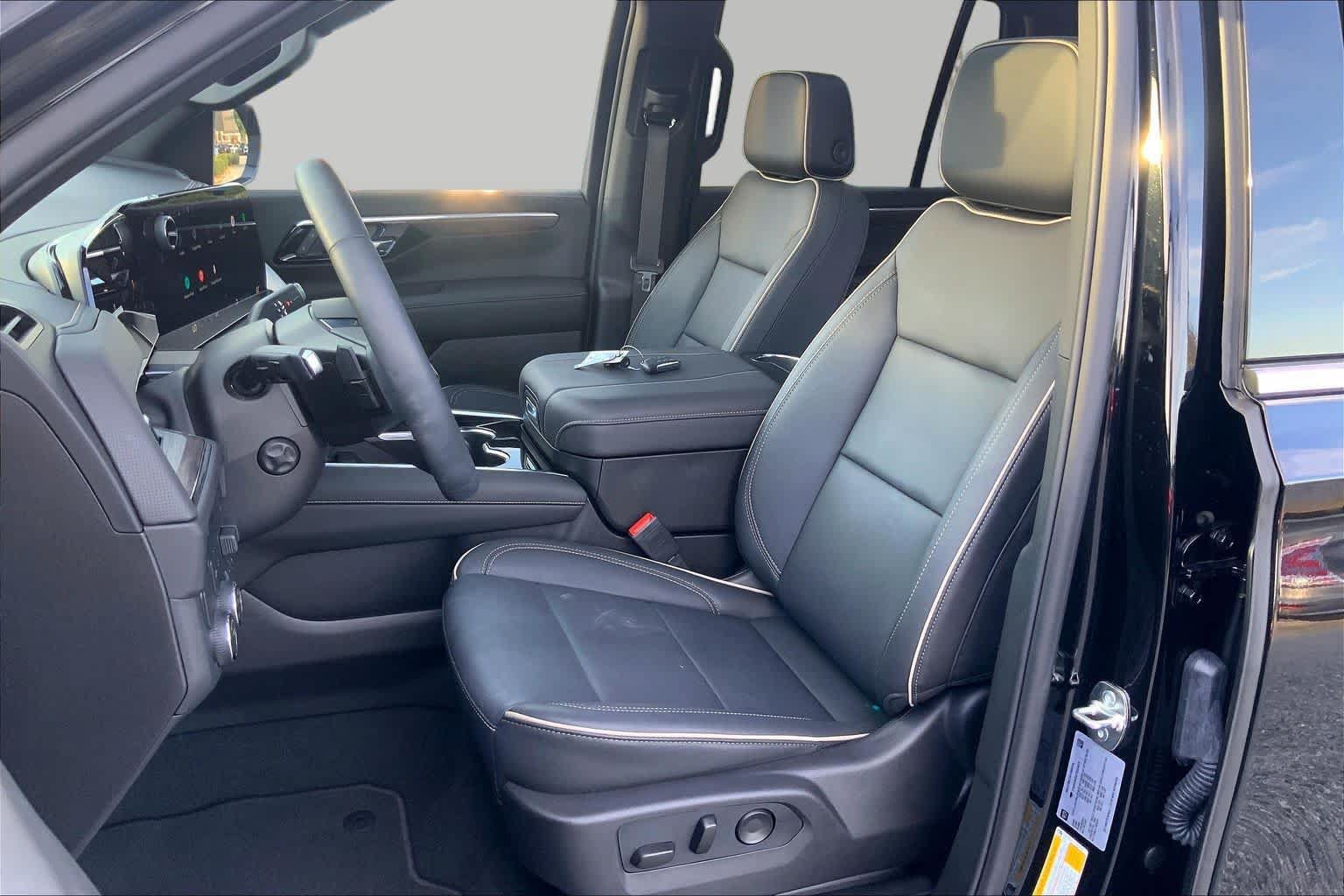 Used 2026 Chevrolet Tahoe Premier w/ Sun And Tow Package RWD image 8