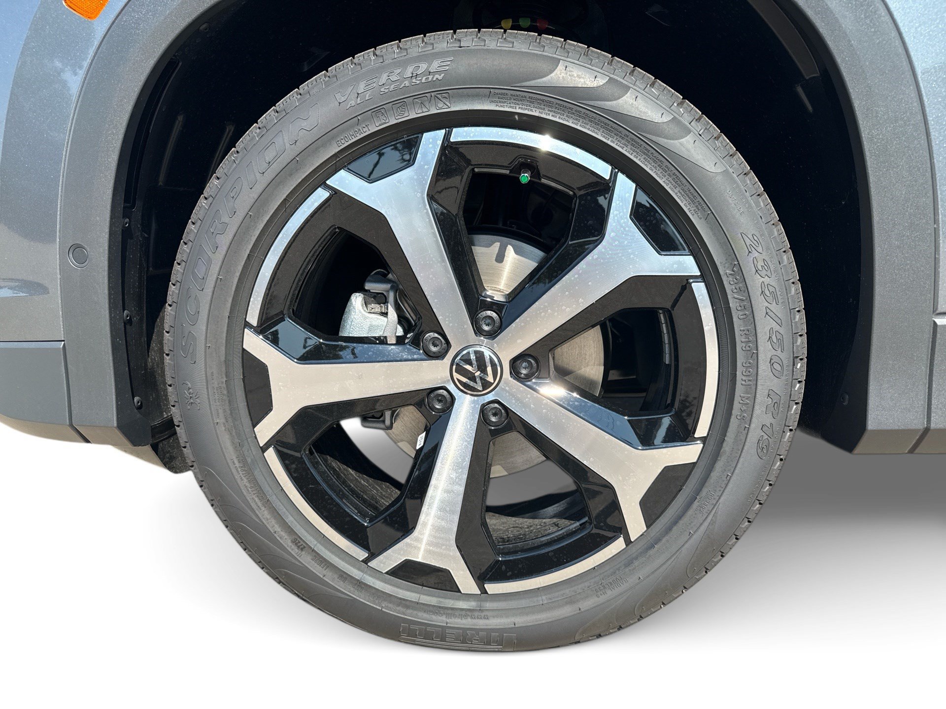 New 2026 Volkswagen Tiguan SE FWD image 19