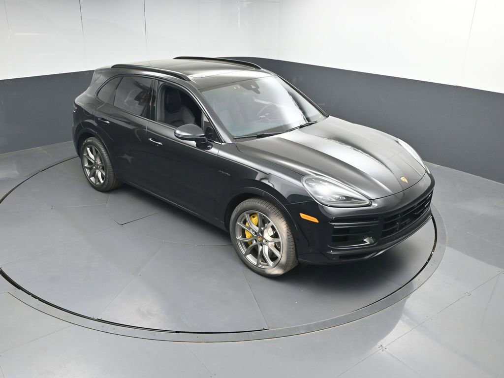 Certified 2022 Porsche Cayenne Turbo S AWD/4WD image 39