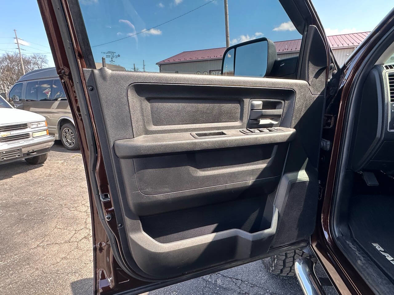 Used 2015 RAM 1500 ST w/ SXT Appearance Group image 13