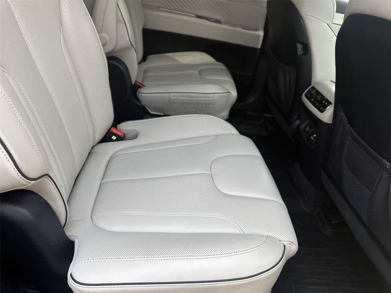 Used 2024 Hyundai Palisade Calligraphy AWD/4WD image 17