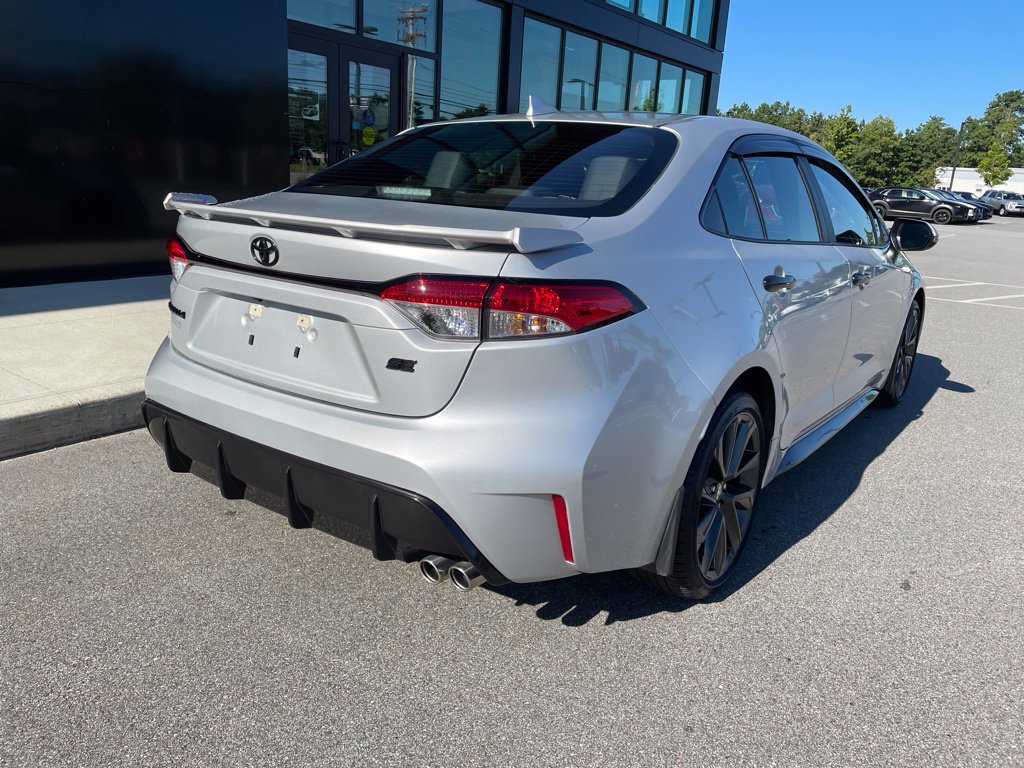 Used 2025 Toyota Corolla SE w/ SE Premium Package FWD image 4
