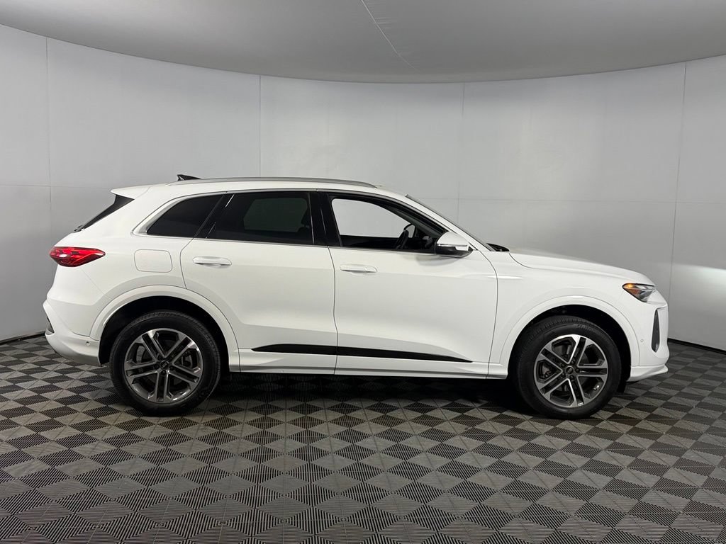 Used 2025 Audi Q5 Premium w/ Convenience Package AWD/4WD image 5