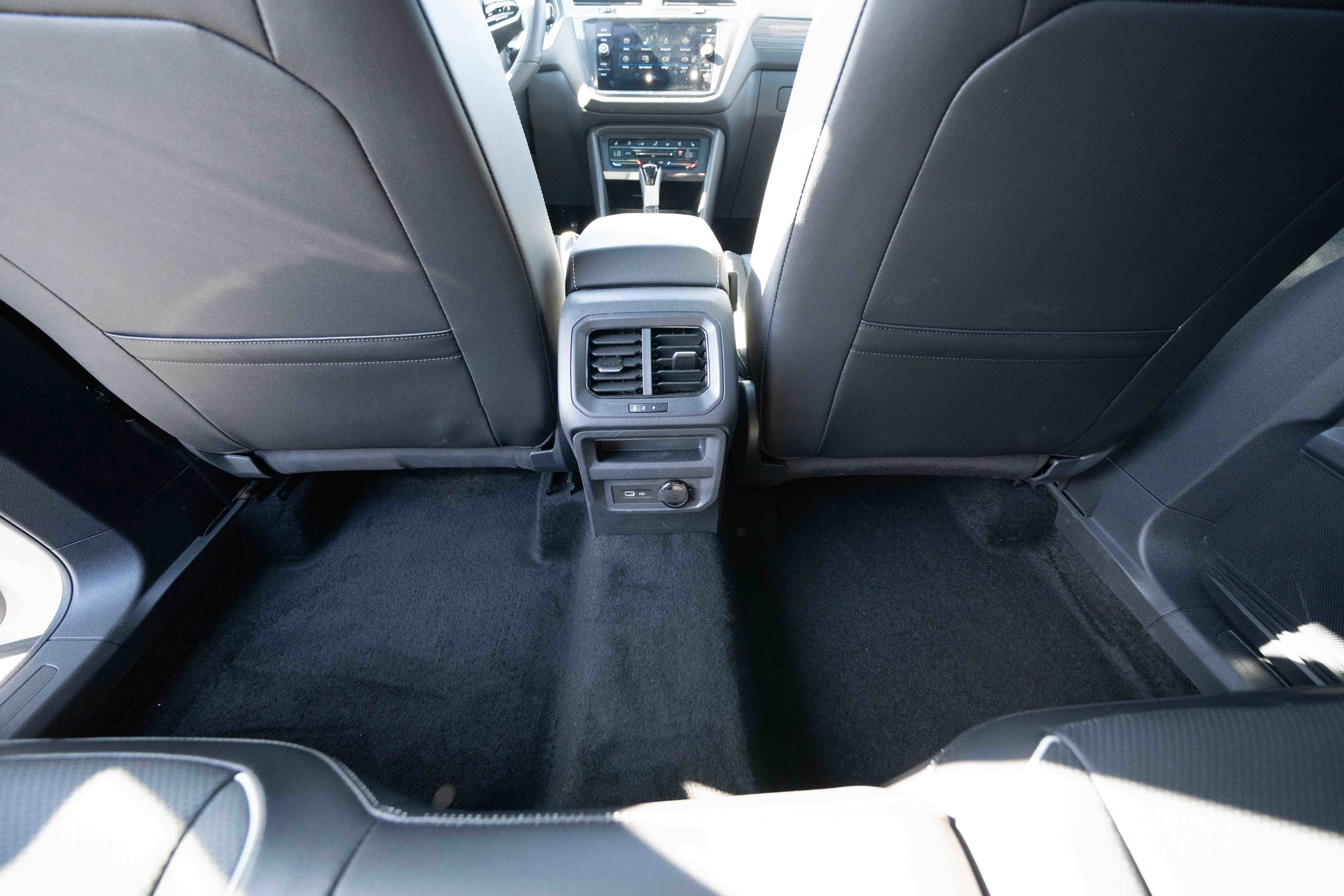 Used 2024 Volkswagen Tiguan SEL R-Line image 22