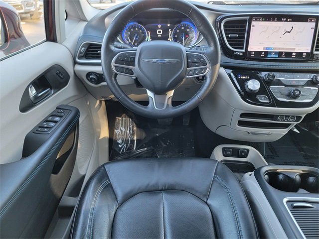 Certified 2021 Chrysler Pacifica Touring-L image 32