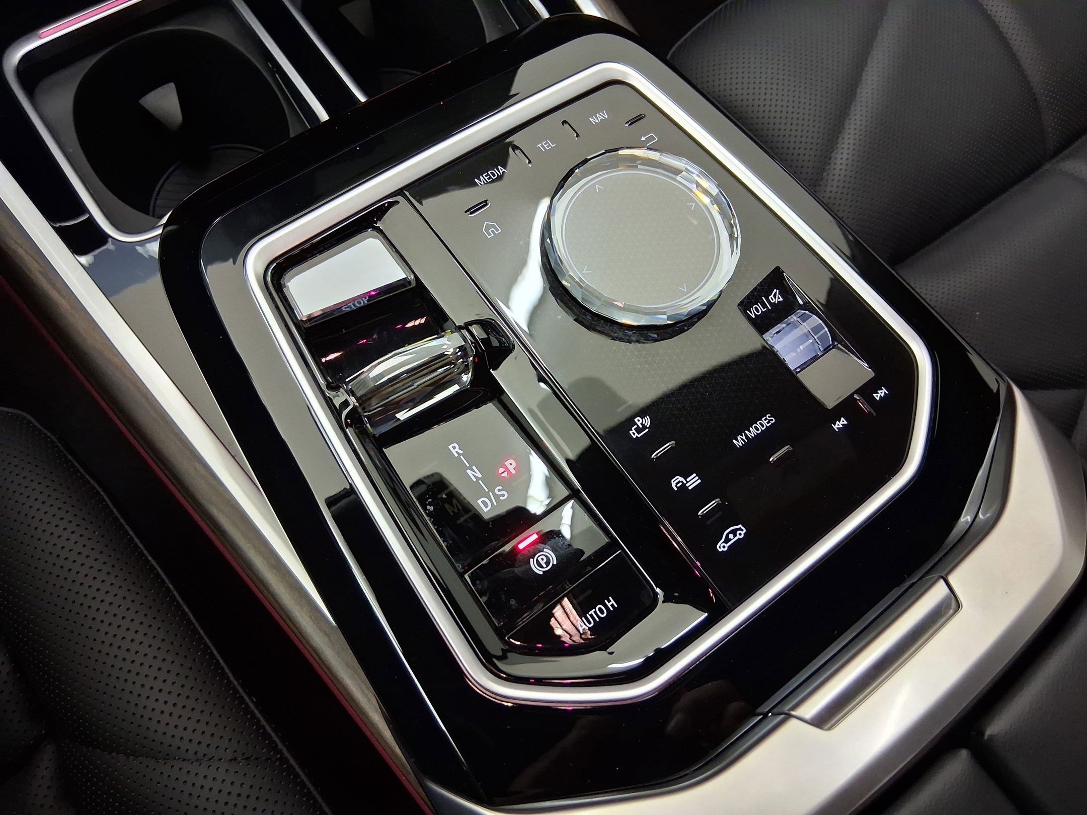 Used 2023 BMW 740i image 16