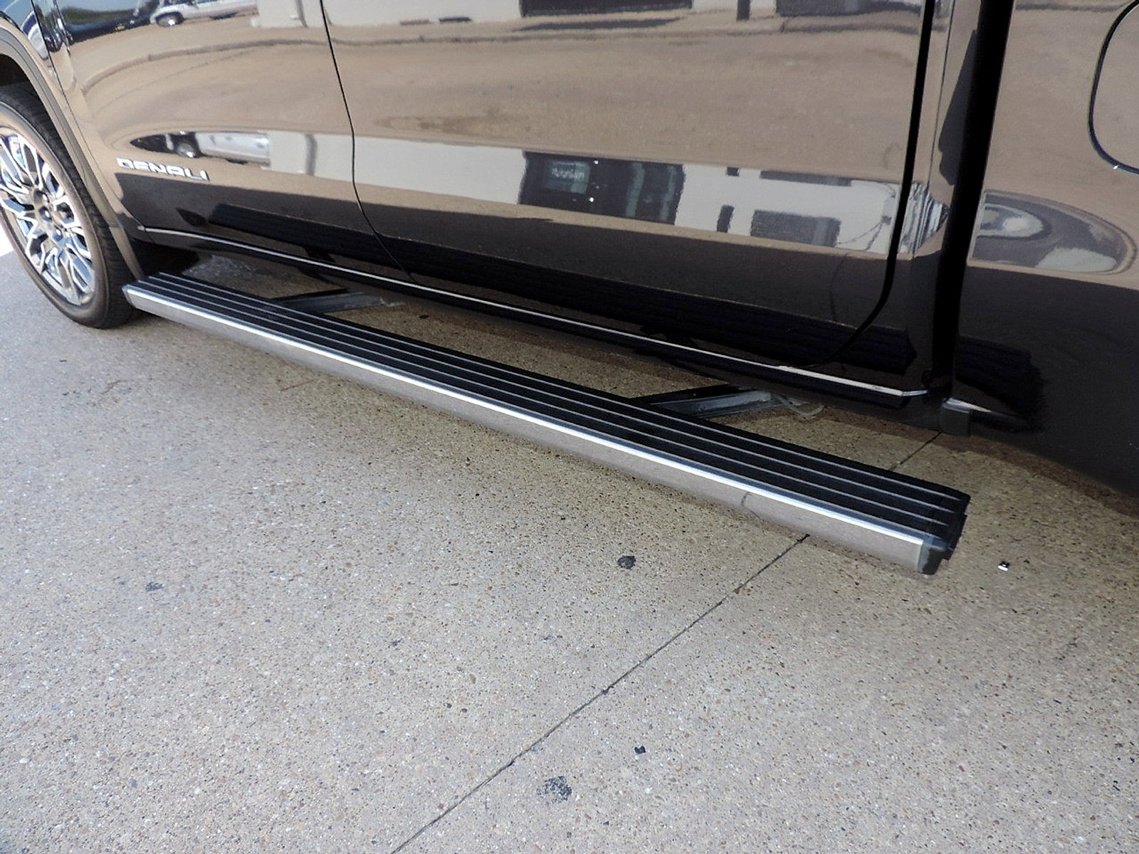 Certified 2024 GMC Sierra 1500 Denali Ultimate AWD/4WD image 16