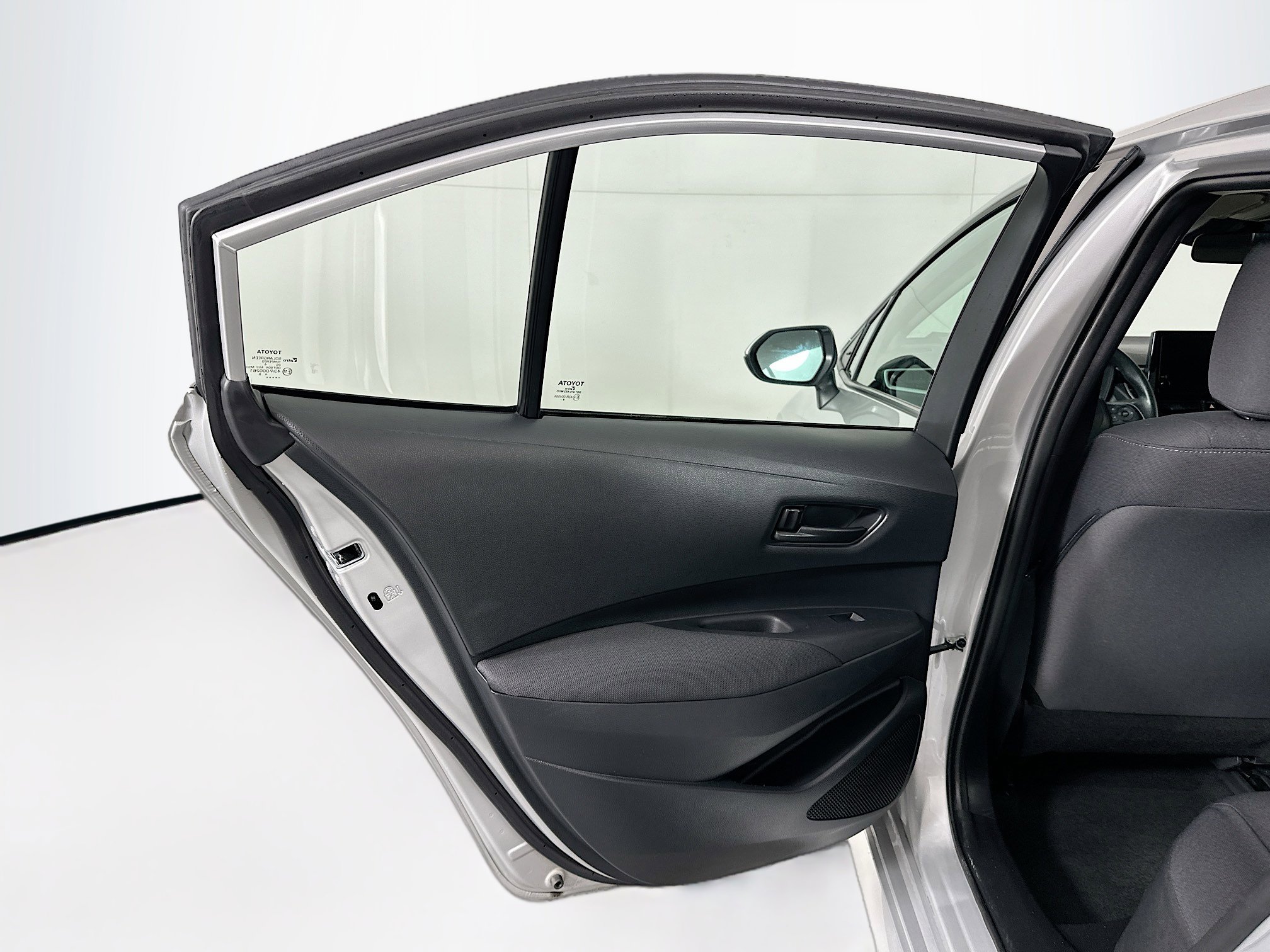 Used 2025 Toyota Corolla LE image 25