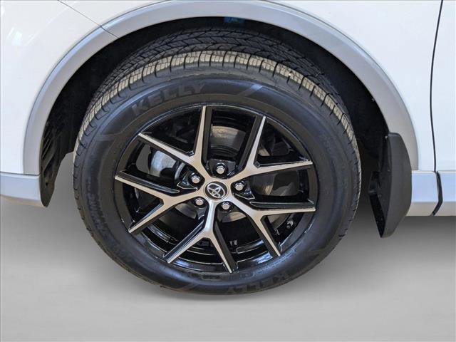 Used 2017 Toyota RAV4 SE image 27