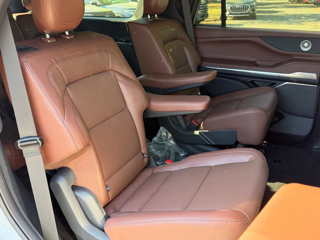New 2026 Lincoln Navigator Reserve AWD/4WD image 7
